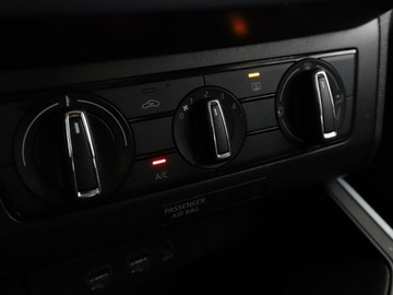 Seat Arona Crossover 1.0 EcoTSI 95KM 2019 Seat Arona navigacja klimatyzacja czujniki, zdjęcie 26