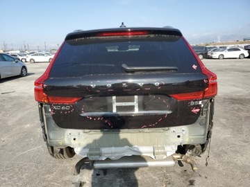 Volvo XC60 II 2023 Volvo XC 60 B5 Plus Bright Theme, od ubezpieczalni 2.0 Benzyna 247KM, zdjęcie 5