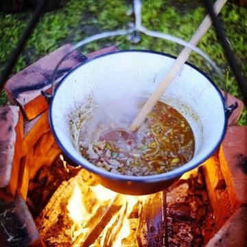 GRILL TRÓJNÓG OGRODOWY RUSZT INOX PALENISKO 80.KOCIOŁEK EMALIOWANY 8L