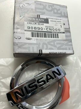 ZNAK PŘEDNÍ NISSAN JUKE OE 90890-CN000