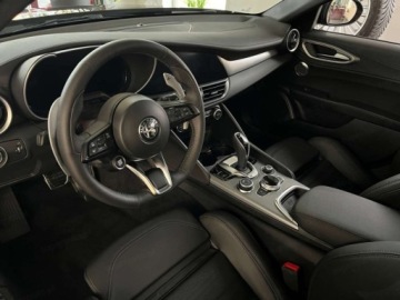 Alfa Romeo Giulia II Sedan Facelifting 2023 2.0 GME Turbo 280KM 2025 ALFA ROMEO Giulia Turbo Veloce Q4 Sedan 2.0 (280KM) 2025, zdjęcie 4