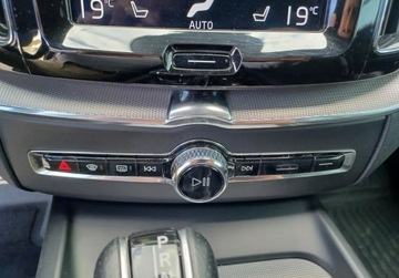 Volvo XC60 II Crossover T4 190KM 2019 Volvo XC 60 Zakup Zdalny VOLVO XC60 2.0 Benz 190KM AT 2WD wersja R-Design, zdjęcie 15