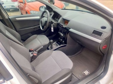 Opel Astra J Sports Tourer 1.7 CDTI ECOTEC 110KM 2010 Opel Astra 2X kola 1.7 Diesel 110KM, zdjęcie 5