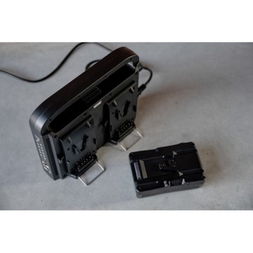 Четырехканальное зарядное устройство Newell BP-4CH для аккумуляторов V-mount