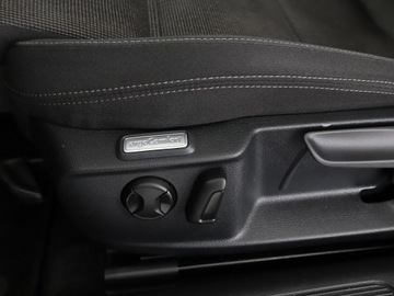 Volkswagen Passat B8 Variant 1.4 TSI BlueMotion Technology ACT 150KM 2017 Volkswagen Passat DSG navi kamera i czujniki, zdjęcie 31