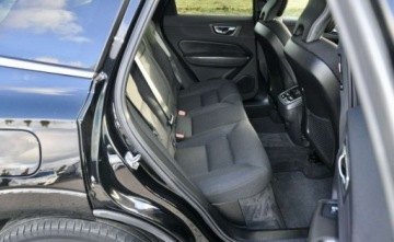 Volvo XC60 II 2021 Volvo XC 60 Volvo XC 60 B4 B Geartronic Momentum Pro 2.0 Benzyna 197KM, zdjęcie 12