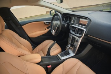 Volvo V40 II Hatchback Facelifting 2.0 D2 120KM 2018 VOLVO V40 INSCRIPTION PANORAMA JASNA SKÓRA AUTOMAT, zdjęcie 31