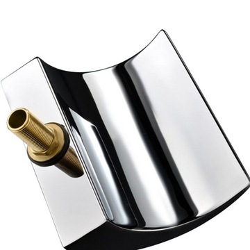 Смеситель для ванны с водопадом на 5 отверстий