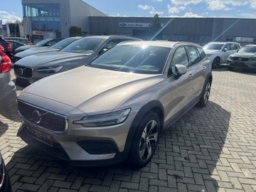 VOLVO V60 CROSS COUNTRY DOSTĘPNY OD RĘKI