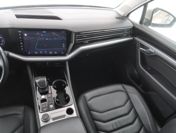 Volkswagen Touareg III SUV 3.0 V6 SCR TDI 286KM 2018 VW Touareg 3.0 TDI, Salon Polska, 281 KM, 4X4, zdjęcie 7