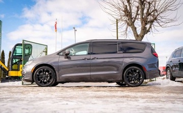 Chrysler Pacifica II 3.6 V6 291KM 2021 Chrysler Pacifica Chrysler Pacifica 3.6 V6 291KM 7-osobowy 3.6 Benzyna, zdjęcie 4