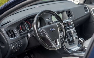 Volvo V60 I Kombi Facelifting 2.0 D4 DRIVE-E 181KM 2015 Volvo V60 Volvo V60 D4 Ocean Race 2.0 Diesel 181KM, zdjęcie 19
