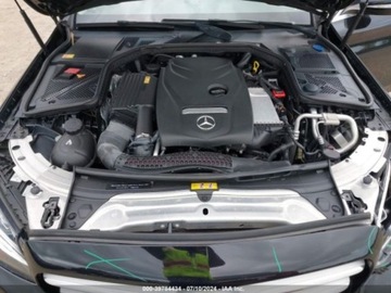 Mercedes Klasa C W205 2015 Mercedes-Benz Klasa C 2015 Mercedes-Benz C-Class 4dr Sdn C 300 Luxury 4MAT, zdjęcie 8