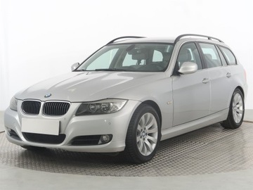 BMW Seria 3 E90-91-92-93 Limuzyna E90 325i (3.0) 218KM 2009 BMW 3 325 i, Navi, Klima, Klimatronic, Tempomat, zdjęcie 1