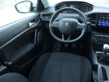 Peugeot 308 II SW Facelifting 1.2 PureTech 110KM 2018 Peugeot 308 1.2 PureTech, Klima, Tempomat, zdjęcie 6