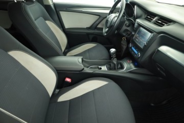 Toyota Avensis III Wagon Facelifting 2015 2.0 D-4D 143KM 2018 Toyota Avensis 2.0 D-4D, Salon Polska, Serwis ASO, zdjęcie 6