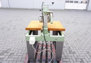 ТОРЦОВАЯ ПИЛА DEWALT ДВИГАТЕЛЬ: 2,2 кВт СТОЛЕШНЯ: 950x700 мм