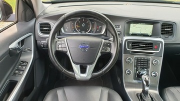 Volvo S60 II Sedan Facelifting 2.0 D3 DRIVE-E 150KM 2015 Volvo S60 2.0 D3 150KM # Momentum # NAVI # Automat, zdjęcie 16