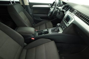 Volkswagen Passat B8 Limousine 2.0 TDI BlueMotion Technology 150KM 2016 VW Passat 2.0 TDI, Salon Polska, Serwis ASO, zdjęcie 6