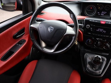 Lancia Ypsilon IV Hatchback 5d 1.2 8v 69KM 2013 Lancia Ypsilon 1.2, Salon Polska, Klima,ALU, zdjęcie 6