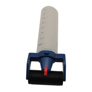 Бутылка с роликовым аппликатором клея для портативного использования.