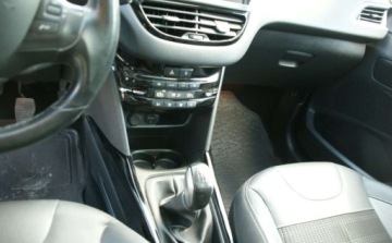Peugeot 2008 I SUV Facelifting 1.6 BlueHDi 99KM 2017 Peugeot 2008 Peugeot 2008 1.6 BlueHDi Allure 1.6 Diesel 99KM, zdjęcie 18
