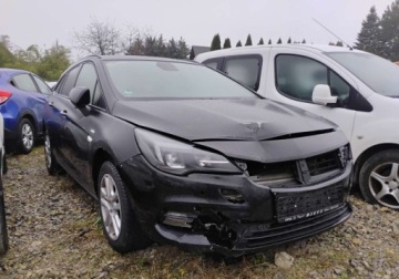 Opel Astra K Sportstourer Facelifting 1.2 Turbo 110KM 2020 Opel Astra 122020r, 1.2 Benzyna. Uszkodzony przod i lewy bok. Jezdzi