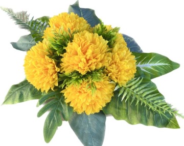 Оформление композиции Букет хризантем на могилу