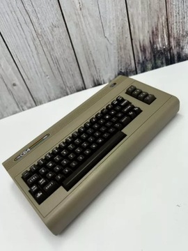 МИНИ-КОНСОЛЬ COMMODORE C64 + 64 РЕТРО-ИГРЫ