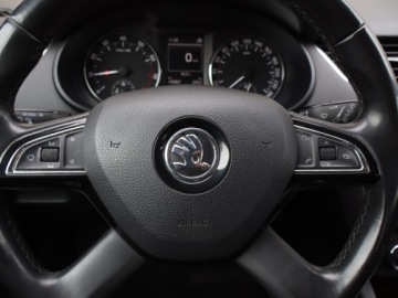 Skoda Octavia III Liftback 1.2 TSI 105KM 2014 Skoda Octavia 1.2 TSI, Salon Polska, Klima, zdjęcie 17