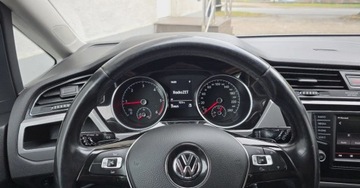 Volkswagen Touran III 1.6 TDI 110KM 2016 Volkswagen Touran 1,6 TDI 110 KM NAVI klimatronic OPLACONY 1.6 Diesel, zdjęcie 19