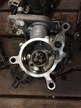 НАСОС ВАКУУМА AUDI SKODA SEAT VW 06J145100C