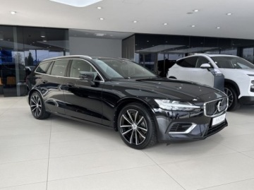 Volvo V60 II  Kombi Plug-in 2.0 T6 Plug-In Hybrid 350KM 2023 Volvo V60 T6 Plug In Core Kamera cofania LED CarPlayAndroid Auto ACC, zdjęcie 4