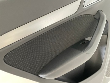 Накладка двери Audi Q3 задняя левая 8U0867305