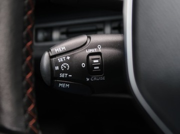 Peugeot 3008 I Crossover Facelifting 1.2 PureTech 130KM 2016 Peugeot 3008 1.2 PureTech, Salon Polska, zdjęcie 19