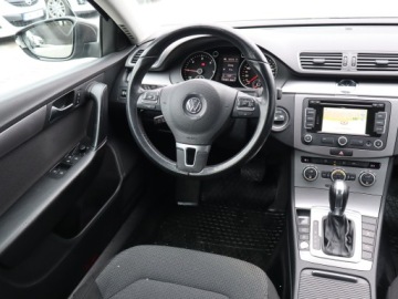 Volkswagen Passat B7 Variant 2.0 TDI CR DPF BlueMotion 140KM 2013 VW Passat 2.0 TDI, Salon Polska, DSG, Navi, Xenon, zdjęcie 6