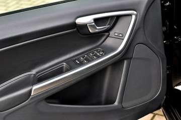 Volvo V60 I Kombi Facelifting 2.0 D3 DRIVE-E 150KM 2016 Volvo V60 Black Edition LiFt 2,0 D3 150Km Ledy, zdjęcie 4
