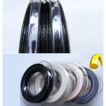 Прочная теннисная ракетка с плотной текстурой.