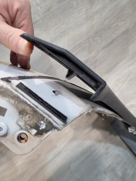 BLATNÍK LEVÝ PEUGEOT 2008 1 I FACELIFT GT LINE LIŠTA