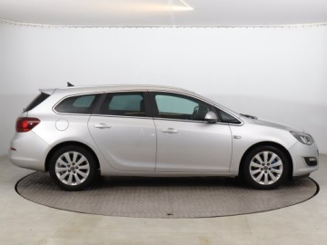 Opel Astra J Sports Tourer Facelifting 1.6 CDTI ecoFLEX 110KM 2014 Opel Astra 1.6 CDTI, Navi, Xenon, Klima, zdjęcie 5