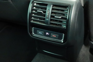 Volkswagen Passat B8 Variant 2.0 TDI BlueMotion SCR 150KM 2019 VW Passat 2.0 TDI, Automat, Navi, Klima, zdjęcie 9