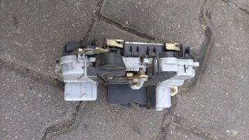 ZÁMEK LEVÝ PŘEDNÍ PULT KALINA 07R