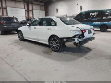 Mercedes Klasa E W214 2023 Mercedes-Benz Klasa E 350 4Matic 2023 2.0l 2.0 Benzyna 255KM, zdjęcie 4