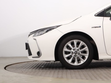 Toyota Corolla XII Sedan 1.8 Hybrid 122KM 2021 Toyota Corolla 1.8 Hybrid, Salon Polska, zdjęcie 13