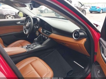 Alfa Romeo Giulia II Sedan 2.0 TBi 280KM 2018 Alfa Romeo Giulia 2018 Alfa Romeo Giulia AWD 2.0 Benzyna 280KM, zdjęcie 4