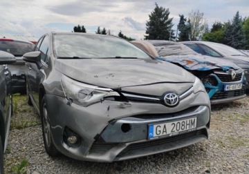 Toyota Avensis III Wagon Facelifting 2015 2.0 D-4D 143KM 2018 Toyota Avensis 2018r 2.0 DIESEL. Lekko uszkodzony prawy przod. VAT 23 brut, zdjęcie 1