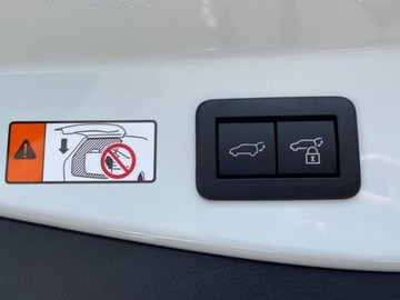 Toyota C-HR II SUV Plug-In 2.0 Hybrid Dynamic Force Plug-in  223KM 2025 Executive 2.0 Plug-in Hybrid Dynamic Force 223KM | Podgrzewane fotele!, zdjęcie 12