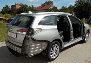 Toyota Auris II 2016 Toyota Auris Okazja 1.8 Hybryda 100KM, zdjęcie 9