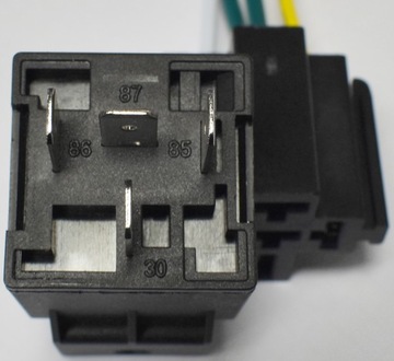 ЗАКРЫТОЕ РЕЛЕ 12В 40А С РОЗЕТКОЙ И РУЧКОЙ