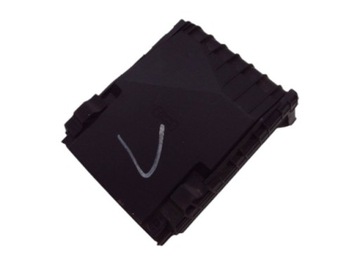 POKRYWA BEZPIECZNIKÓW AUDI Q3